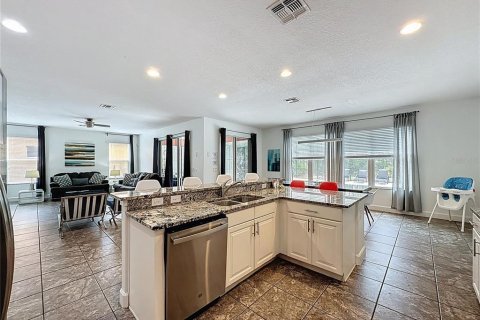 House in Davenport, Florida 6 bedrooms, 332.5 sq.m. № 1721111 - photo 23