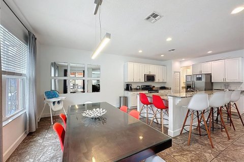 House in Davenport, Florida 6 bedrooms, 332.5 sq.m. № 1721111 - photo 17