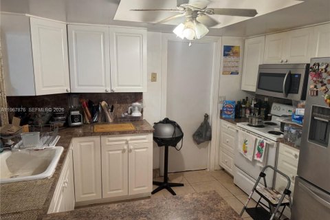 Купить виллу или дом в Маргит, Флорида 2 спальни, 110.65м2, № 2029179 - фото 12