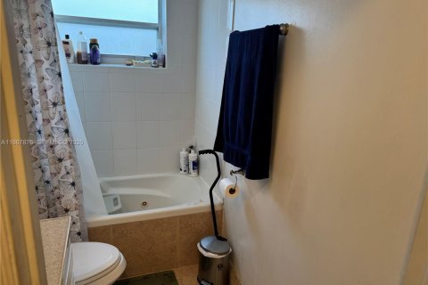 Купить виллу или дом в Маргит, Флорида 2 спальни, 110.65м2, № 2029179 - фото 7