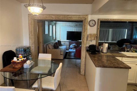 Купить виллу или дом в Маргит, Флорида 2 спальни, 110.65м2, № 2029179 - фото 4