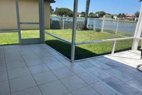 House in Boca Raton, Florida 3 bedrooms, 128.48 sq.m. № 1209246 - photo 1