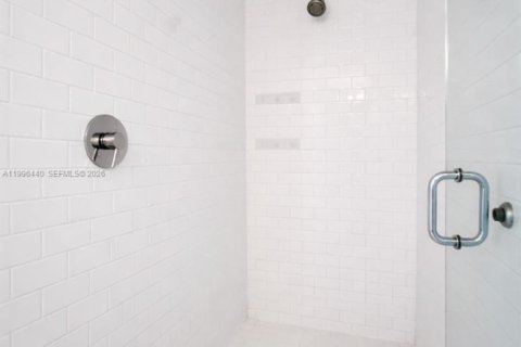 Condo in Miami, Florida, 2 bedrooms № 2058405 - photo 10