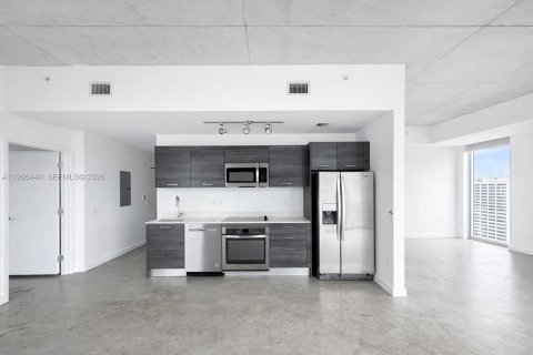 Condo in Miami, Florida, 2 bedrooms № 2058405 - photo 4