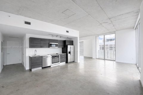 Condo in Miami, Florida, 2 bedrooms № 2058405 - photo 2