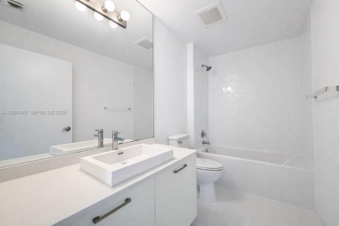 Condo in Miami, Florida, 2 bedrooms № 2058405 - photo 11