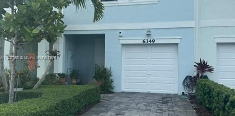 Дом в Уэст-Палм-Бич, Флорида 3 спальни, 139.17м2 № 1973515