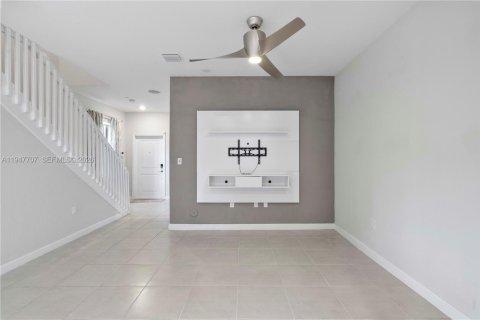 Купить таунхаус в Хомстед, Флорида 3 спальни, 123.37м2, № 2061460 - фото 8