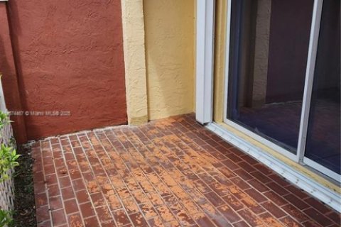 Copropriété à louer à Miami, Floride: 2 chambres, 90.95 m2 № 1920504 - photo 3