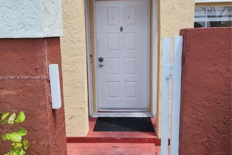 Copropriété à louer à Miami, Floride: 2 chambres, 90.95 m2 № 1920504 - photo 2