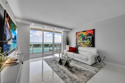 Condo in Hallandale Beach, Florida, 3 bedrooms  № 2052902 - photo 16