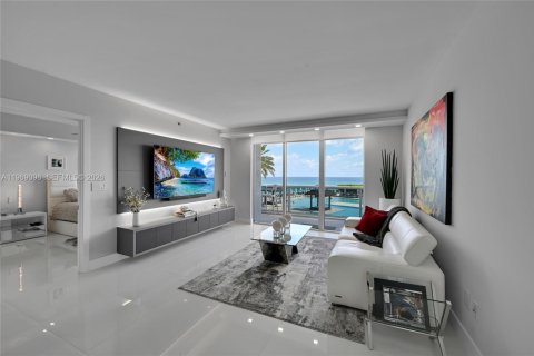 Condo in Hallandale Beach, Florida, 3 bedrooms  № 2052902 - photo 14