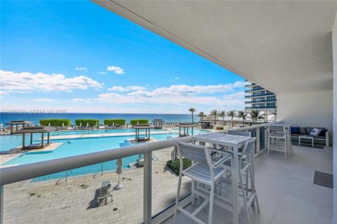 Condo in Hallandale Beach, Florida, 3 bedrooms  № 2052902 - photo 5