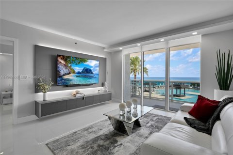 Condo in Hallandale Beach, Florida, 3 bedrooms  № 2052902 - photo 3