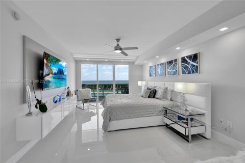 Condo in Hallandale Beach, Florida, 3 bedrooms  № 2052902 - photo 21