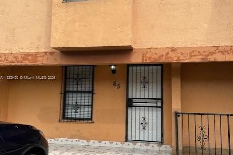 Touwnhouse à vendre à Hialeah, Floride: 2 chambres, 82.13 m2 № 1941382 - photo 2
