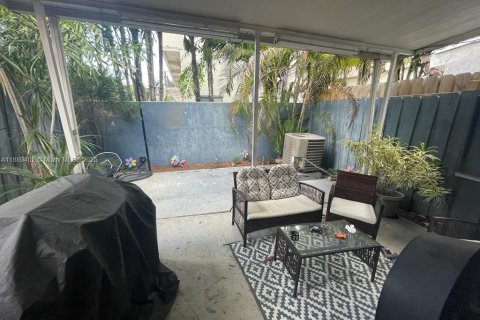 Touwnhouse à vendre à Hialeah, Floride: 2 chambres, 82.13 m2 № 1941382 - photo 6