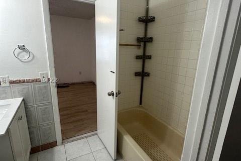 Touwnhouse à vendre à Hialeah, Floride: 2 chambres, 82.13 m2 № 1941382 - photo 13