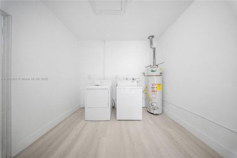 Villa ou maison à vendre à Miami, Floride: 4 chambres, 150.5 m2 № 1955866 - photo 16