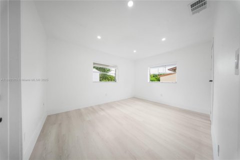 Villa ou maison à vendre à Miami, Floride: 4 chambres, 150.5 m2 № 1955866 - photo 10