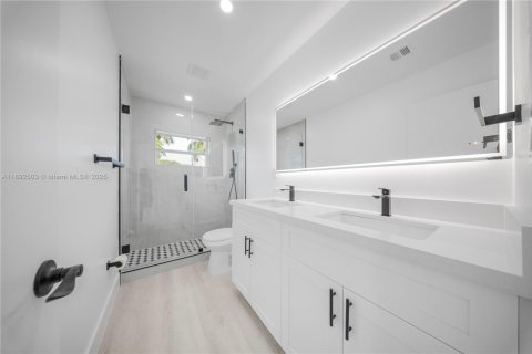 Villa ou maison à vendre à Miami, Floride: 4 chambres, 150.5 m2 № 1955866 - photo 11