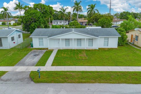 Villa ou maison à vendre à Miami, Floride: 4 chambres, 150.5 m2 № 1955866 - photo 19