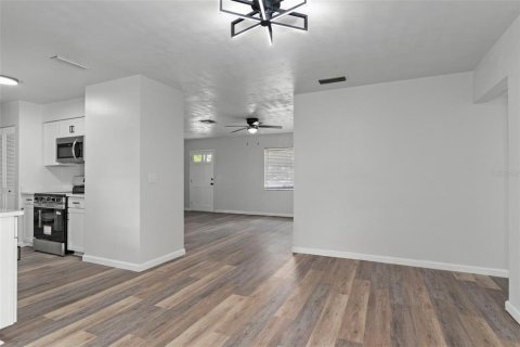 House in Spring Hill, Florida 3 bedrooms, 115.94 sq.m. № 1835187 - photo 11