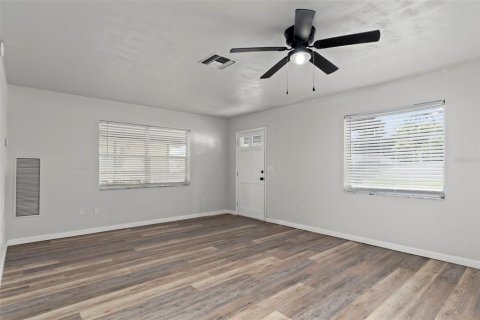 House in Spring Hill, Florida 3 bedrooms, 115.94 sq.m. № 1835187 - photo 7