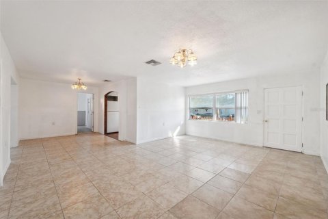 House in New Port Richey, Florida 3 bedrooms, 105.72 sq.m. № 1883480 - photo 10
