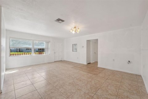 House in New Port Richey, Florida 3 bedrooms, 105.72 sq.m. № 1883480 - photo 8