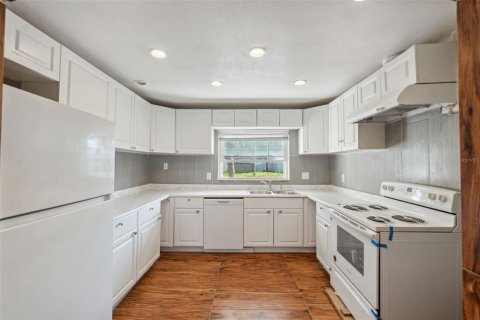 House in New Port Richey, Florida 3 bedrooms, 105.72 sq.m. № 1883480 - photo 11