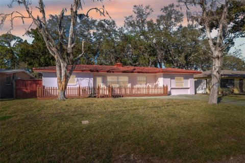 House in New Port Richey, Florida 3 bedrooms, 105.72 sq.m. № 1883480 - photo 1