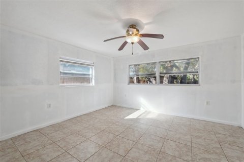 House in New Port Richey, Florida 3 bedrooms, 105.72 sq.m. № 1883480 - photo 20