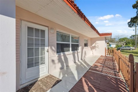 House in New Port Richey, Florida 3 bedrooms, 105.72 sq.m. № 1883480 - photo 6