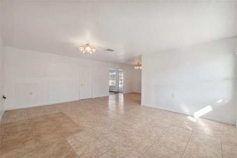 House in New Port Richey, Florida 3 bedrooms, 105.72 sq.m. № 1883480 - photo 9