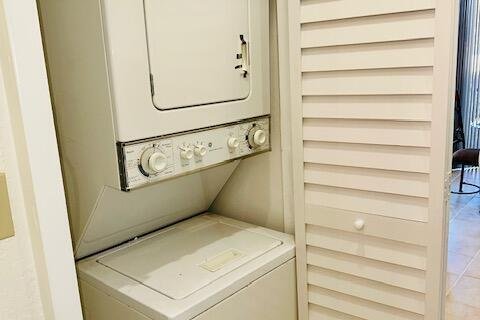 Condo in Lauderhill, Florida, 2 bedrooms  № 2087035 - photo 14
