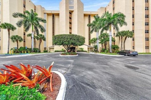 Condo in Lauderhill, Florida, 2 bedrooms № 2087035