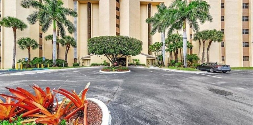 Condo in Lauderhill, Florida, 2 bedrooms  № 2087035