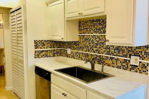 Condo in Lauderhill, Florida, 2 bedrooms  № 2087035 - photo 9