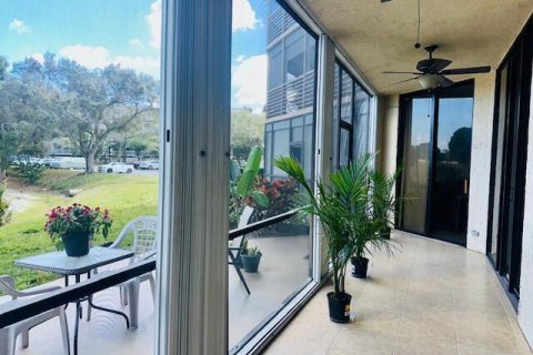 Condo in Lauderhill, Florida, 2 bedrooms  № 2087035 - photo 25