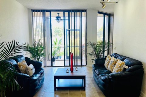 Condo in Lauderhill, Florida, 2 bedrooms  № 2087035 - photo 7