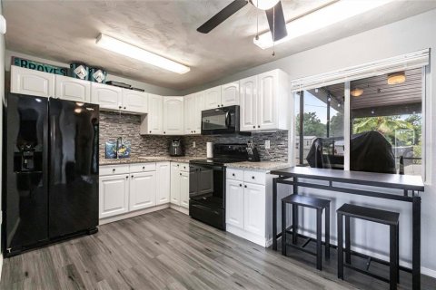 House in Punta Gorda, Florida 3 bedrooms, 108.88 sq.m. № 1787331 - photo 4