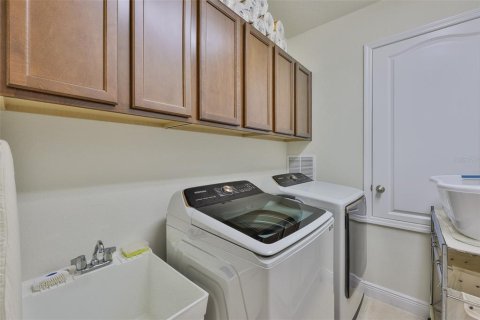House in Tampa, Florida 3 bedrooms, 206.89 sq.m. № 1805044 - photo 17