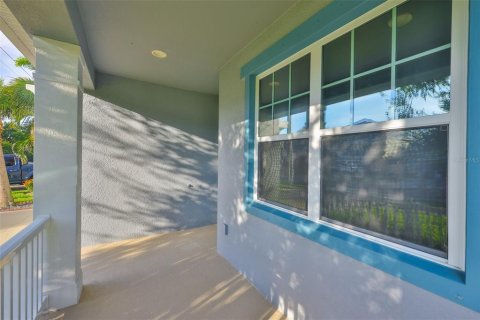 House in Tampa, Florida 3 bedrooms, 206.89 sq.m. № 1805044 - photo 6