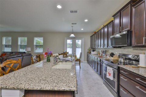 House in Tampa, Florida 3 bedrooms, 206.89 sq.m. № 1805044 - photo 8
