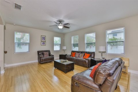 House in Tampa, Florida 3 bedrooms, 206.89 sq.m. № 1805044 - photo 10