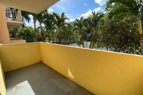 Condo in Miami, Florida, 1 bedroom  № 1975068 - photo 7