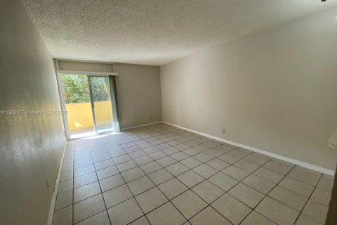 Condo in Miami, Florida, 1 bedroom  № 1975068 - photo 5