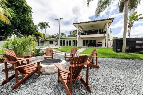 House in Fort Lauderdale, Florida 5 bedrooms, 314.01 sq.m. № 2247032 - photo 28