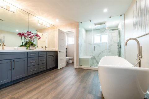 House in Fort Lauderdale, Florida 5 bedrooms, 314.01 sq.m. № 2247032 - photo 22